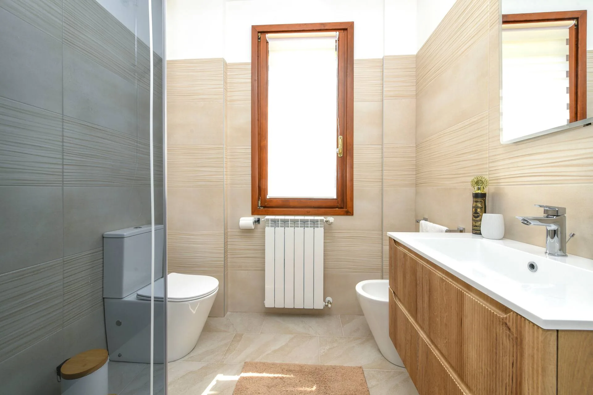Salle de bain avec douche à l’italienne