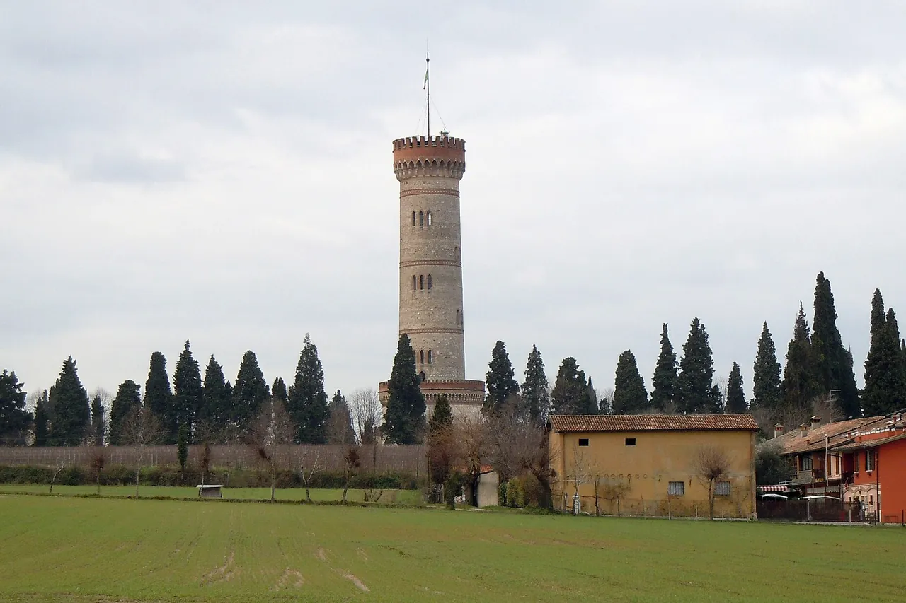 Tour de San Martino della Battaglia